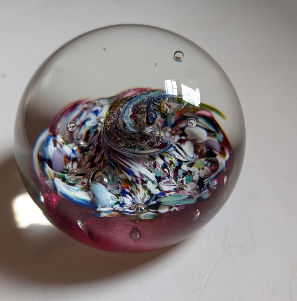 Vintage Caithness Art Glass Paperweight in VGUC